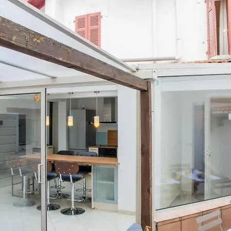 Charming Center-grande 5 Min Walking Apartment